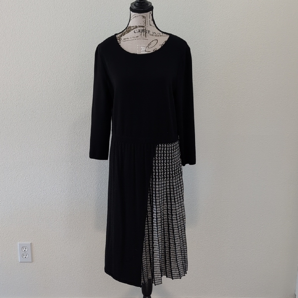 Misook Black and White Long Sleeve Dress